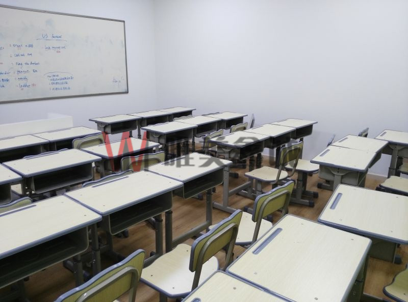 荊州巨人教育課桌椅